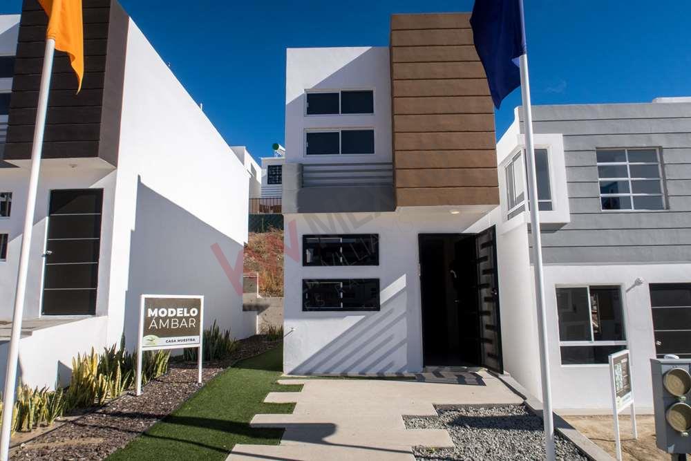 CASA EN VENTA LOMAS DE SANTA FE, TIJUANA. DESDE $778,000. CERCA DE PLAZA  PAJARITA 2 RECAMARAS DE 2 PLANTAS