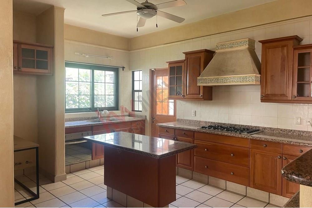 Casa en venta en privada Ampliacón Huertas El Carmen, Corregidora, con vigilancia