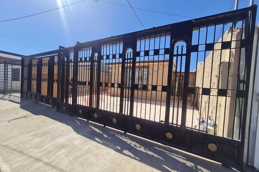CASA EN RENTA DE 1 PLANTA CON 4 RECAMARAS EN PRADERA DORADA