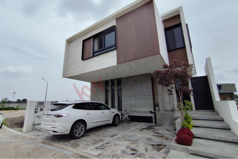 Casa en Renta Amueblada en Carlota Corregidora con recámara en planta baja