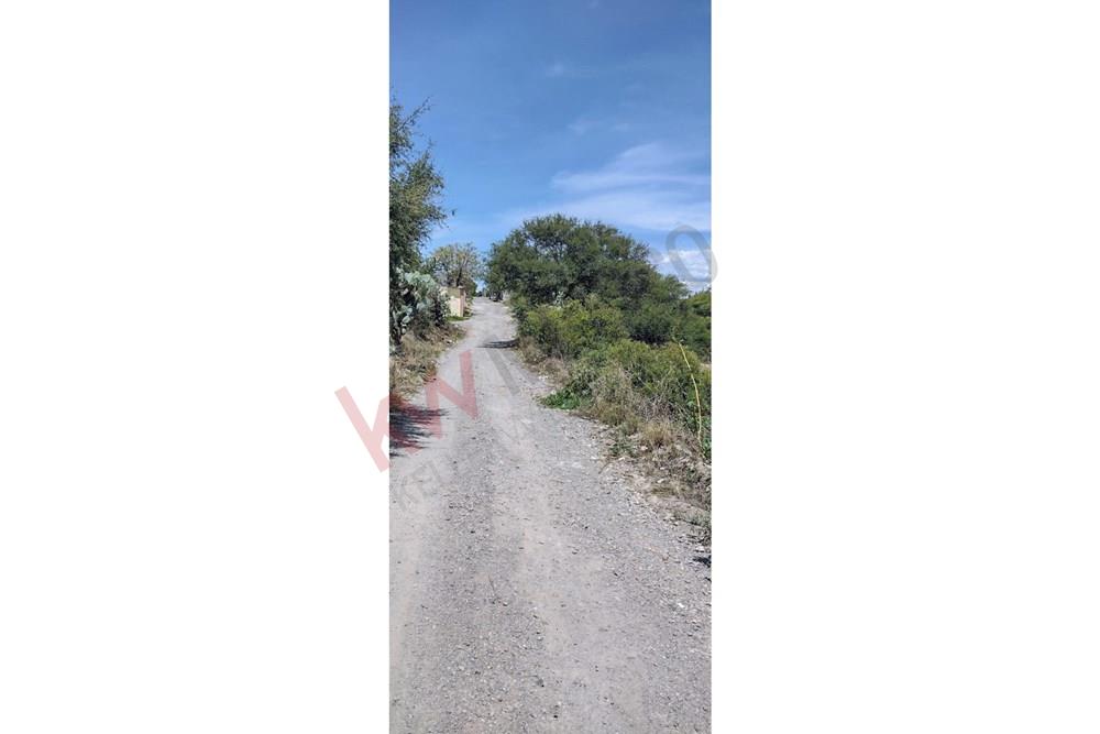 TERRENO HABITACIONAL CAMPESTRE UBICADO A 500 METROS DE LA CARRETERA QUERETARO - MEXICO