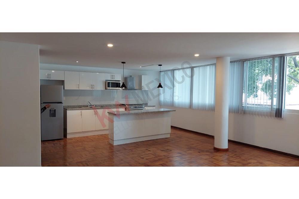 Departamento amplio y muy iluminado en Col. Granada