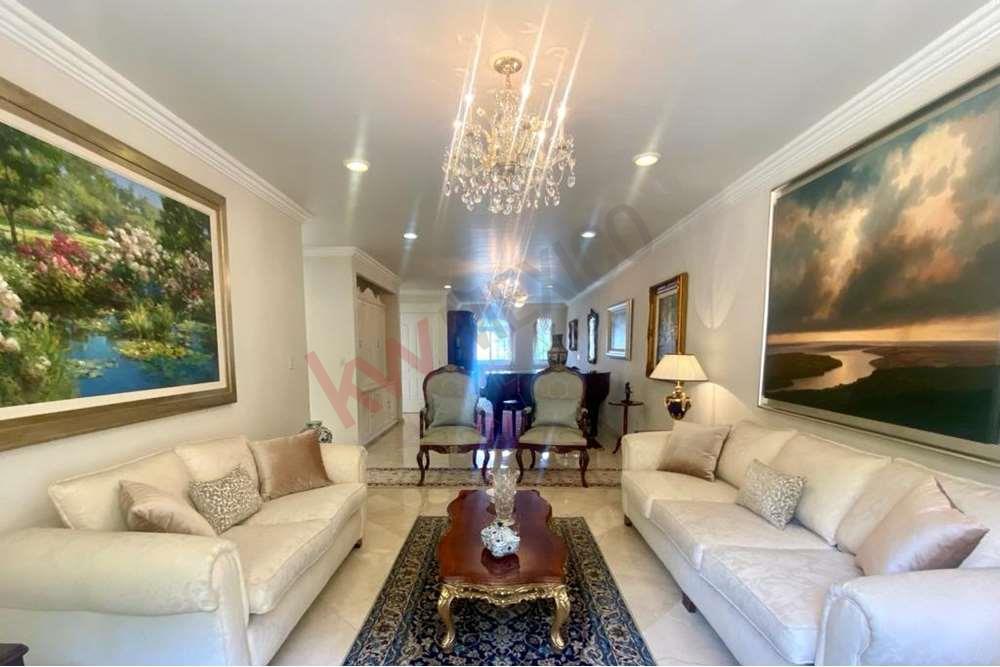 Magnifica Residencia en venta . Bosques de la Herradura
