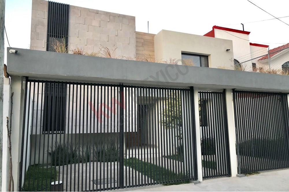 MAGNIFICA RESIDENCIA TOTALMENTE REMODELADA EN VENTA CARRETAS