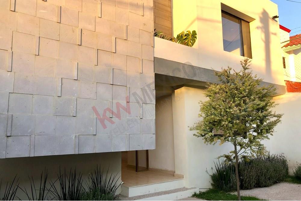 MAGNIFICA RESIDENCIA TOTALMENTE REMODELADA EN VENTA CARRETAS