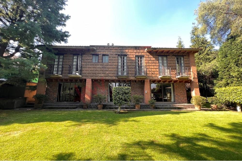 Casa en barrio Chimalcoyotl. Rodeado de árboles, paz y tranquilidad. Ideal Clínicas Retiro, Salón Eventos.