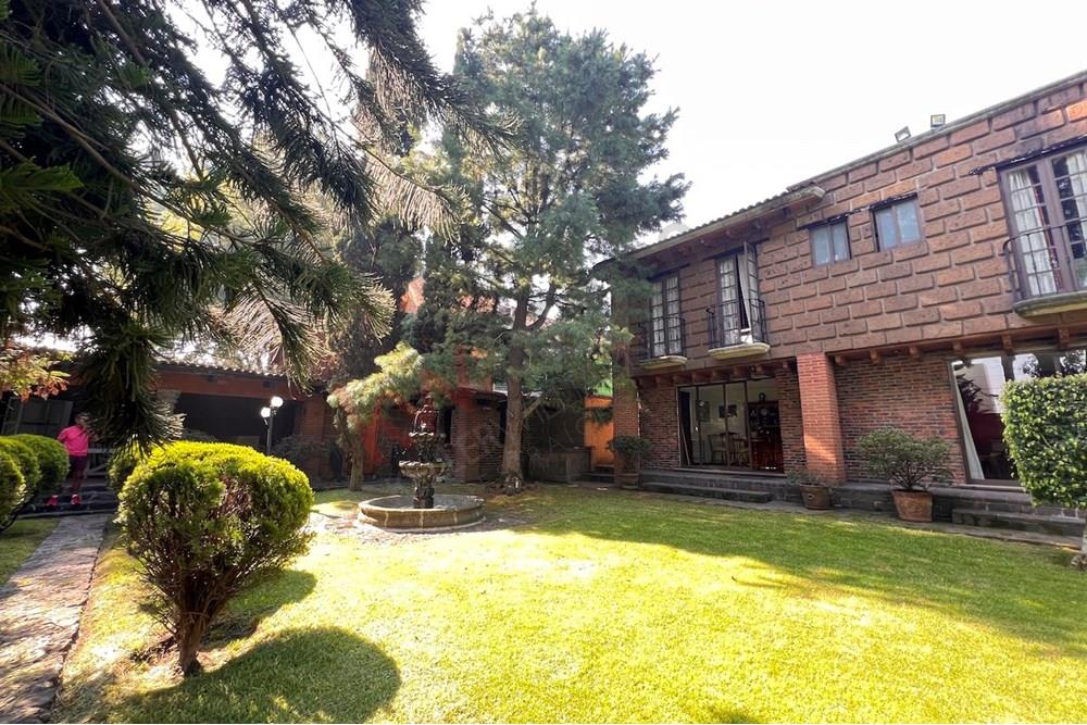 Casa en barrio Chimalcoyotl. Rodeado de árboles, paz y tranquilidad. Ideal Clínicas Retiro, Salón Eventos.
