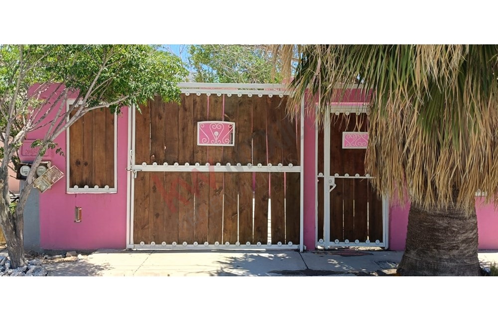 CASA EN VENTA EN FRACCIONAMIENTO PRADERAS DE LOS ALAMOS (AREA LAS TORRES)  MXN$1,300,000