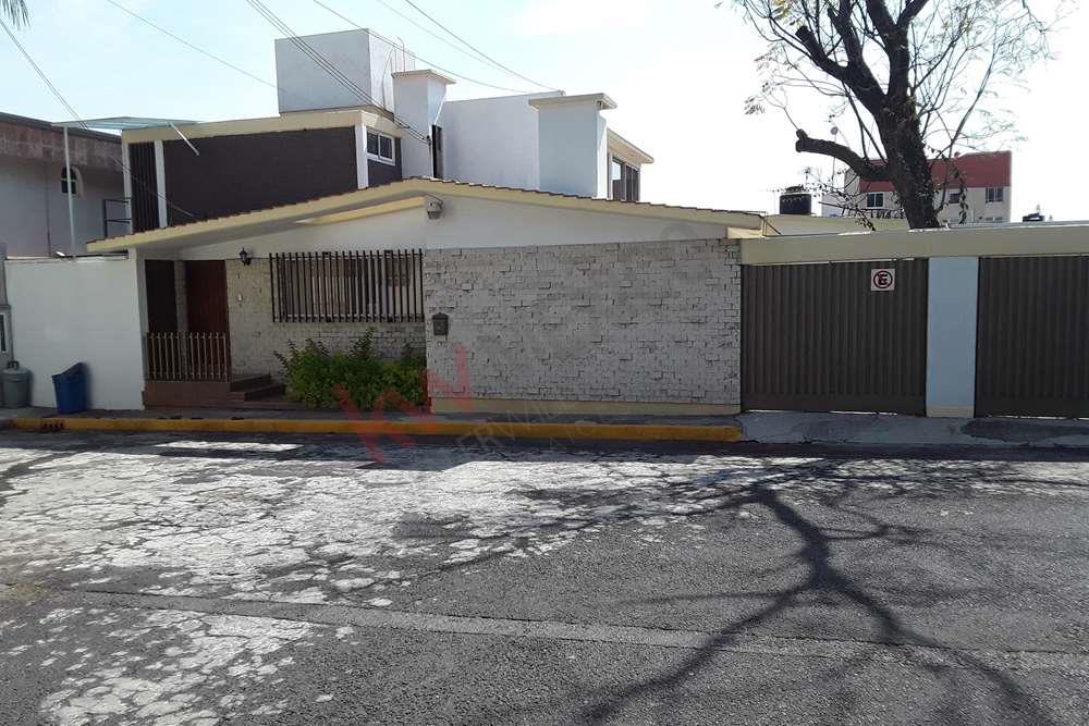 Venta - Casa Cuicacalli Fraccionamiento cerrado - Club Cuicacalli - Ciudad  satelite