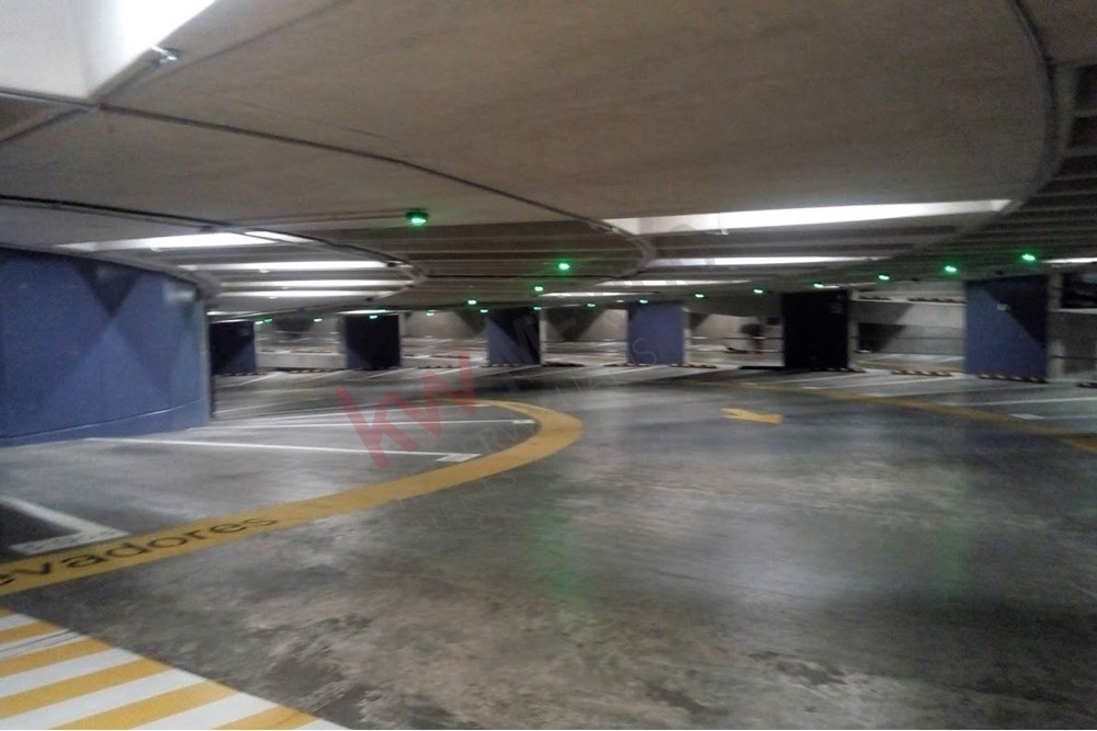 Oficina ideal para acondicionar a tu gusto y requerimientos, con vista panorámica