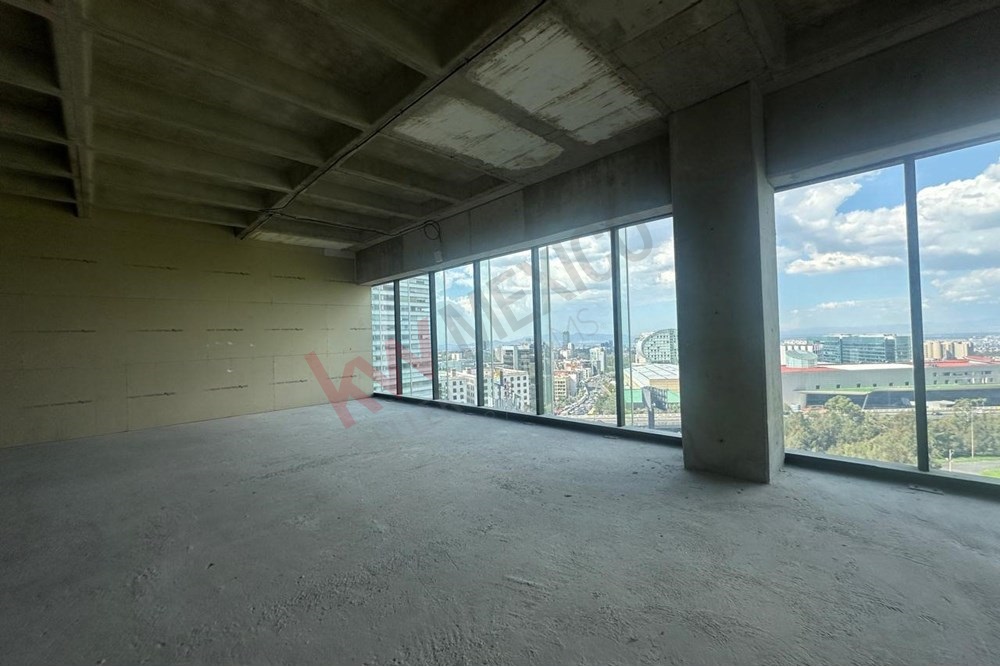 Oficina ideal para acondicionar a tu gusto y requerimientos, con vista panorámica