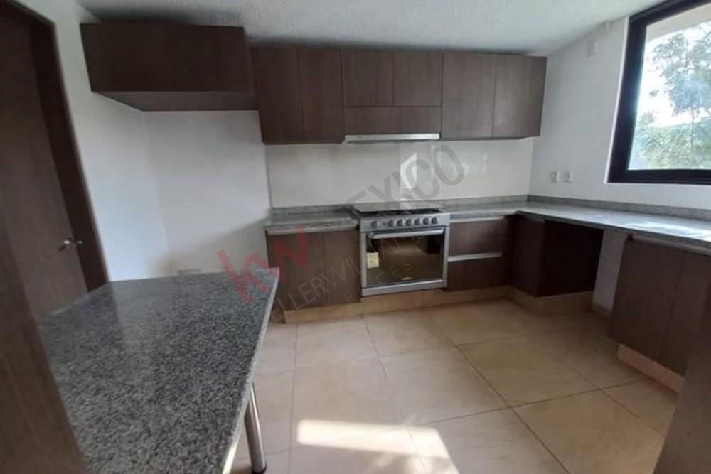 CASA EN RENTA LOMAS DE JURIQUILLA 3 HABITACIONES Y CUARTO DE SERVICIO