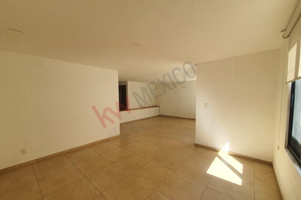 CASA EN RENTA LOMAS DE JURIQUILLA 3 HABITACIONES Y CUARTO DE SERVICIO