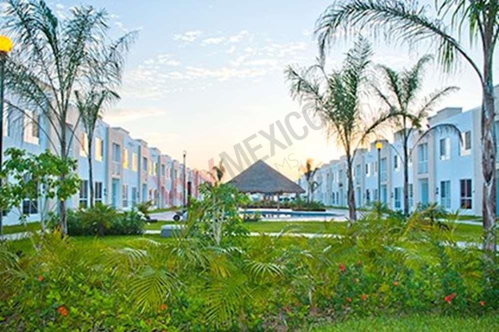 Casa en venta con alberca 2 recámaras 2 pisos en Privadas la Joya Zona Norte seguridad 24/7  Cancún Quintana Roo