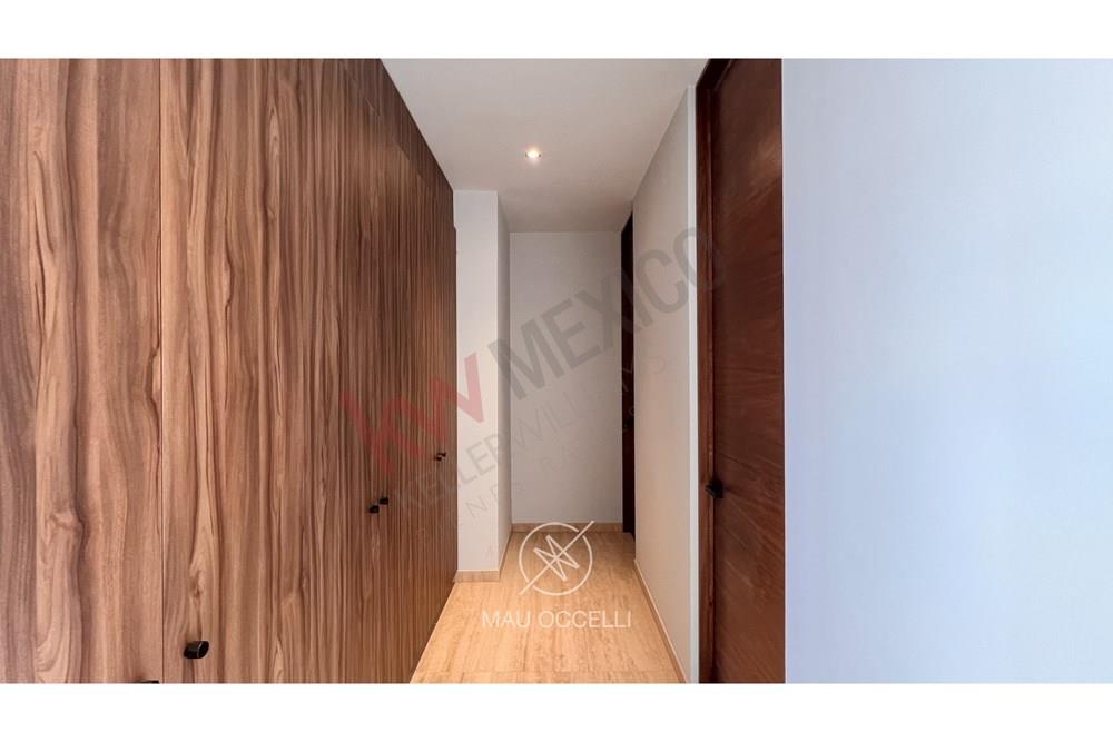 SE RENTA CASA EN LOMAS DEL CAMPANARIO NORTE CON SEGURIDAD, ALBERCA Y AREAS VERDES
