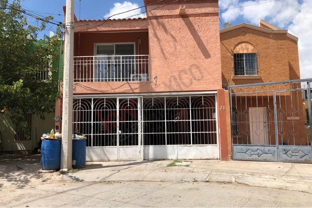 CASA EN RENTA EN FRACC RODAS!!