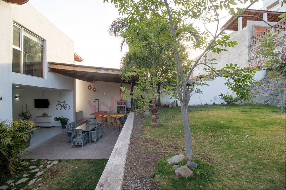 Casa en venta con jacuzzi jardín y terraza en Vista Real Country Club,  Corregidora, Querétaro.