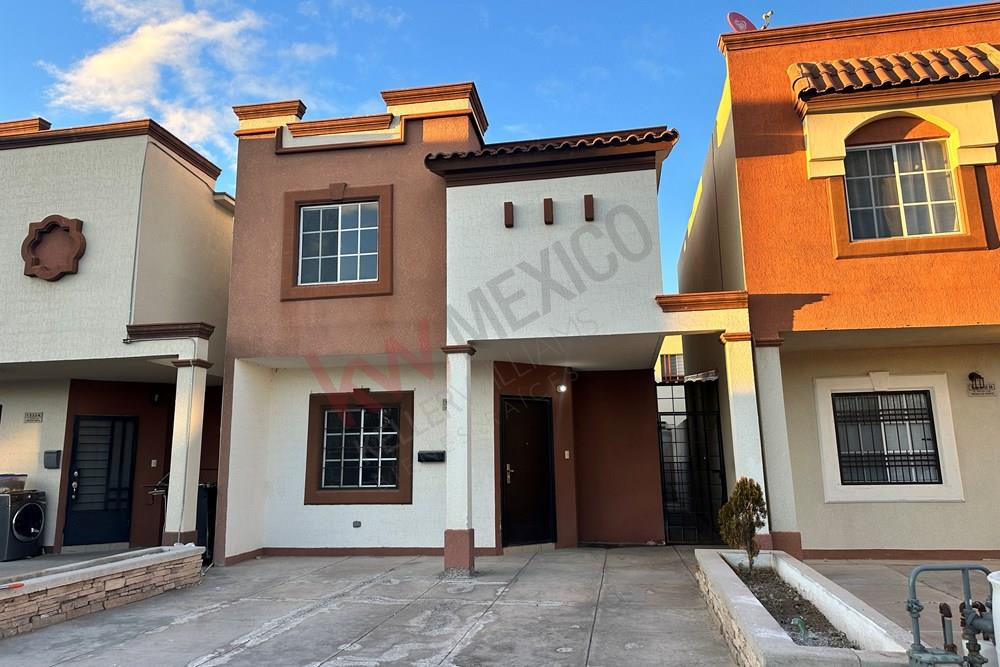 CASA EN RENTA EN FRACCIONAMIENTO CERRADO EN CD JUAREZ, CASA EN RENTA EN CIUDAD JUAREZ CHIHUAHUA FRENTE A PARQUE, CERCA A FRANCISCO VILLARREAL TORRES Y CUATRO SIGLOS