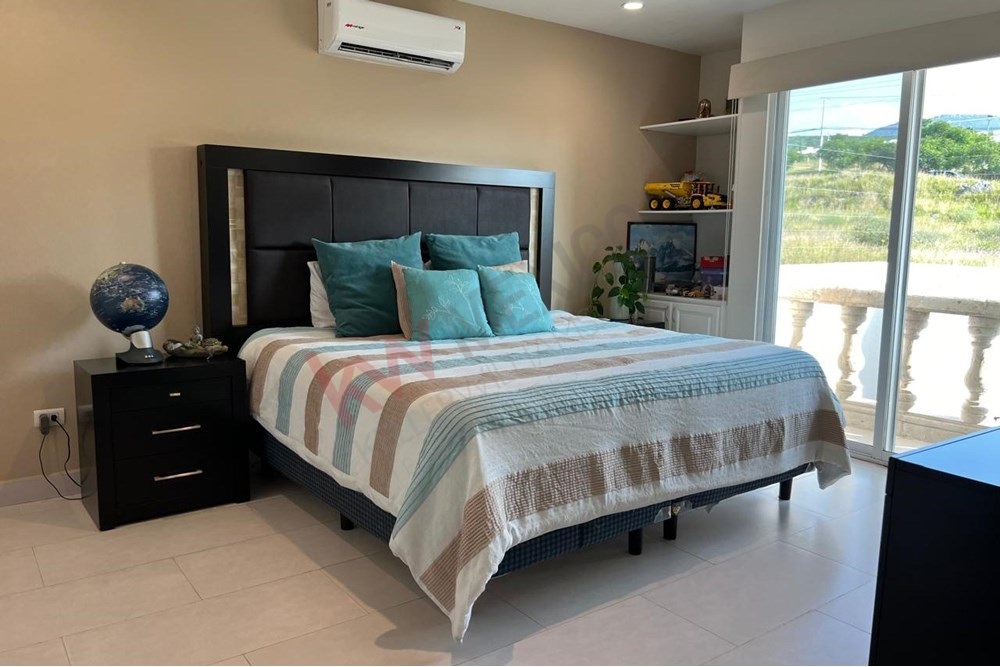 Casa en Venta, recámara en planta baja, calle abierta, Colinas del Cimatario, Querétaro