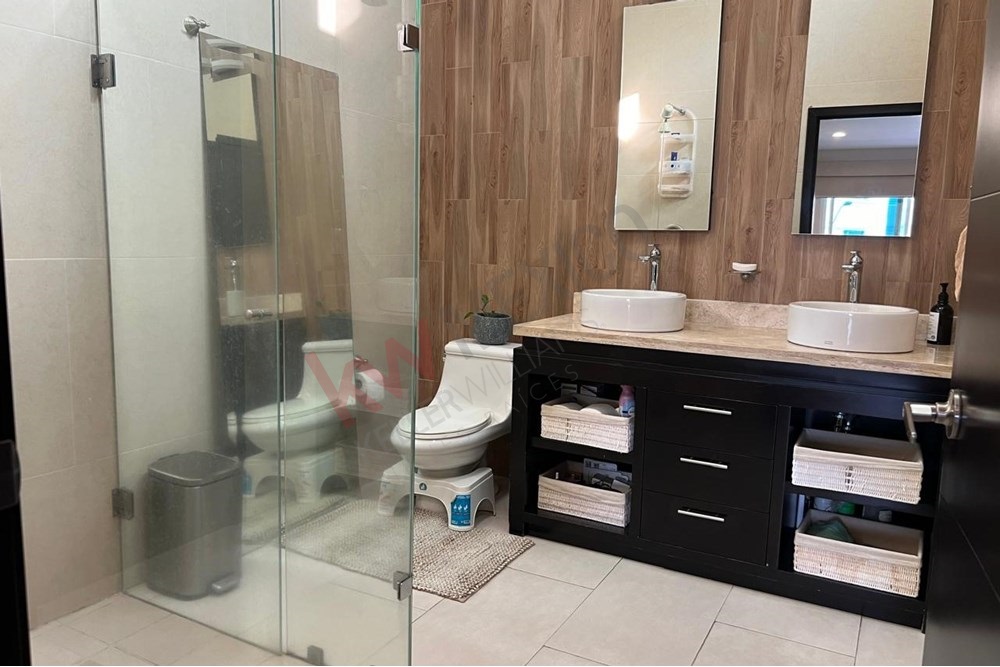 Casa en Venta, recámara en planta baja, calle abierta, Colinas del Cimatario, Querétaro