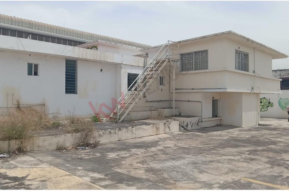 Atención Inversionistas!!! Edificio en Venta en Mitras centro, Monterrey, N.L. frente al metro Simon Bolivar