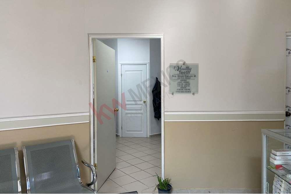 2 LOCALES EN RENTA SOBRE AVENIDA GOMEZ MORIN DESDE $8,000 PESOS MENSUALES CON GRAN ESTACIONAMIENTO Y EN UBICACION PRIVILEGIADA