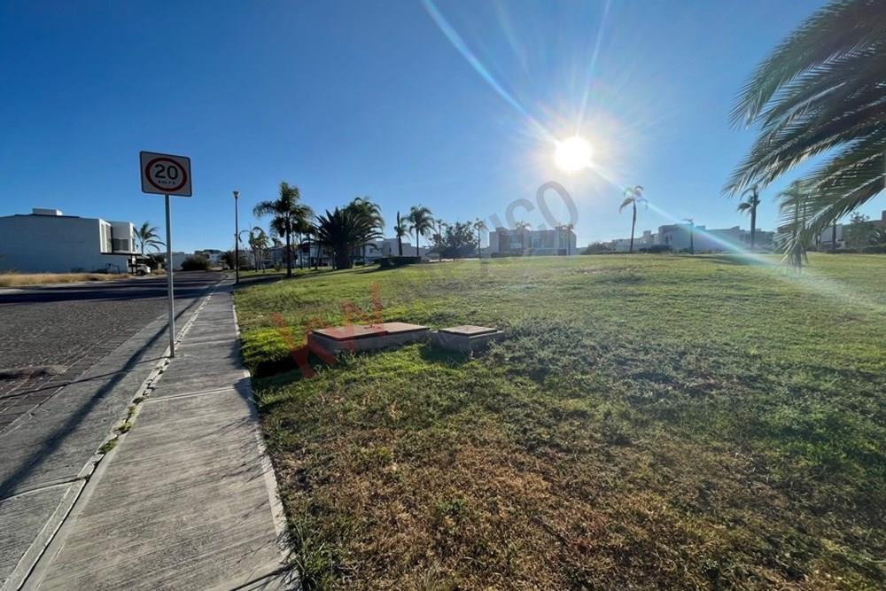 VENTA TERRENO RESIDENCIAL PARA INVERSIONISTAS USO VERTICAL