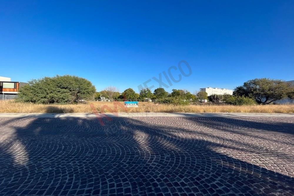 VENTA TERRENO RESIDENCIAL PARA INVERSIONISTAS USO VERTICAL