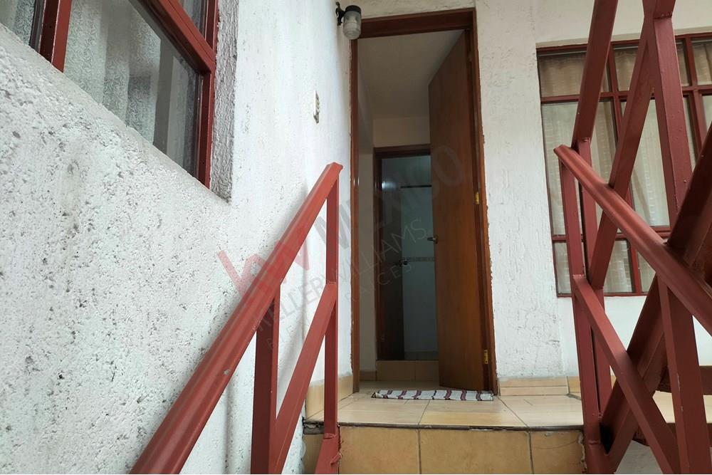 Departamento en Renta a una cuadra del Metro Pantitlán