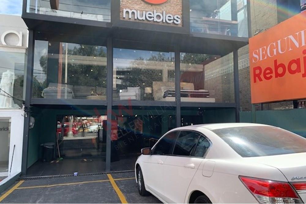 Local comercial en renta a espaldas de Plaza Satélite