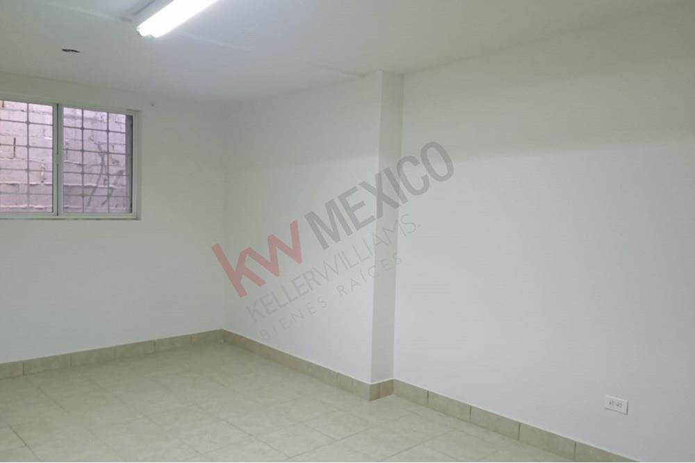 BODEGA EN RENTA ZONA AV. TOMAS FERNANDEZ CON MAXIMA SEGURIDAD