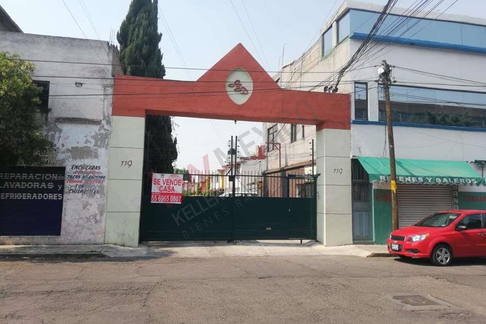 Casa en Venta  dentro de condominio en la Col. Doctores en Toluca