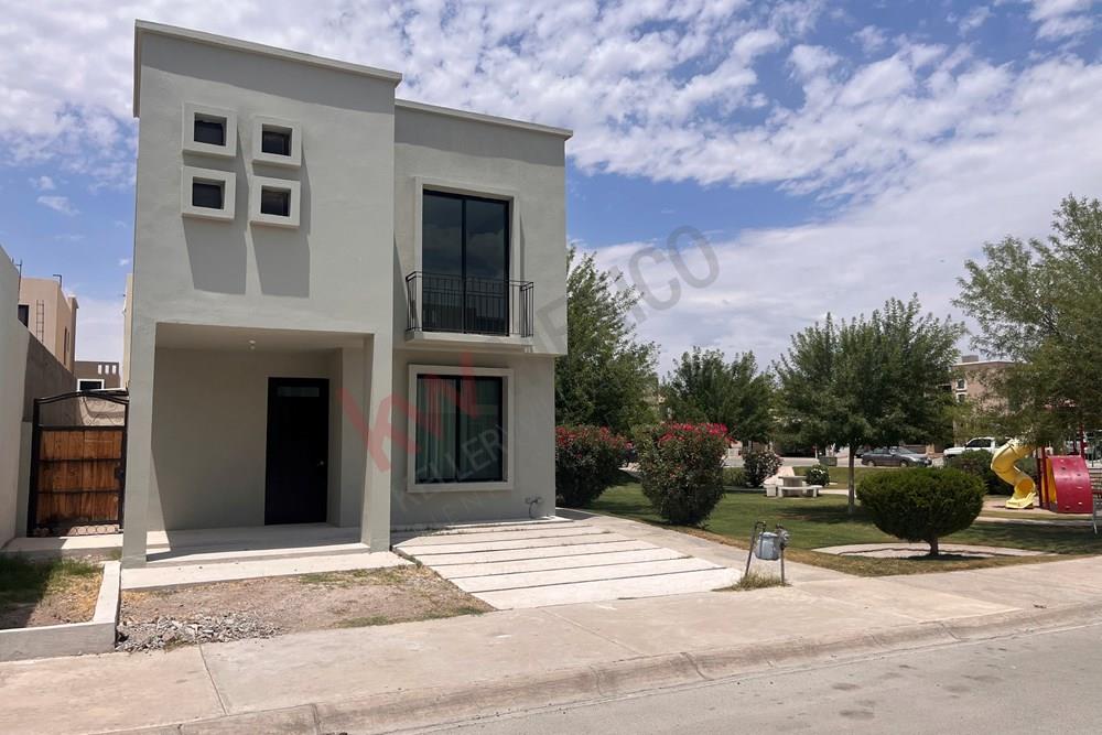 BONITA CASA EN RENTA EN ESQUINA Y A UN LADO DEL PARQUE!! UBICADA EN FRACCIONAMIENTO PRIVADO RESERVA DEL VALLE (PRIVADA SONOMA), ZONA VALLE DEL SOL.