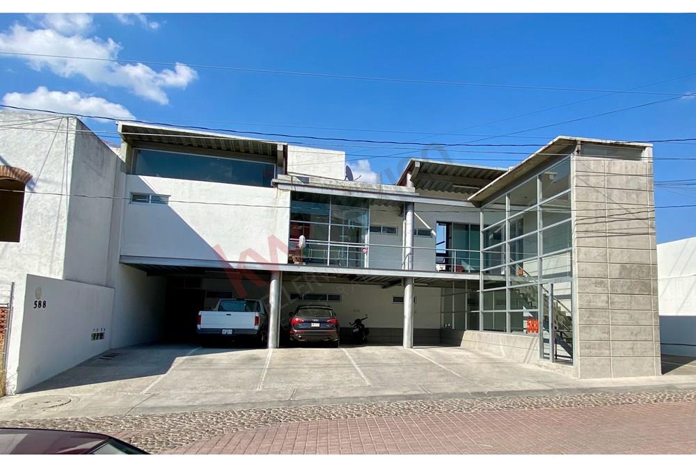 Oficina en Renta Amueblada de 55 m2, cuenta con sala de juntas, cajón