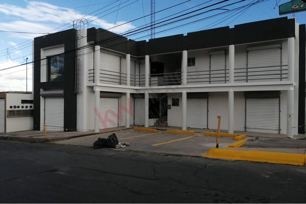 PLAZA COMERCIAL EN VENTA EN AV. JOSE MARIA IGLESIAS (COL. LOMAS VALLARTA) EN ESQUINA