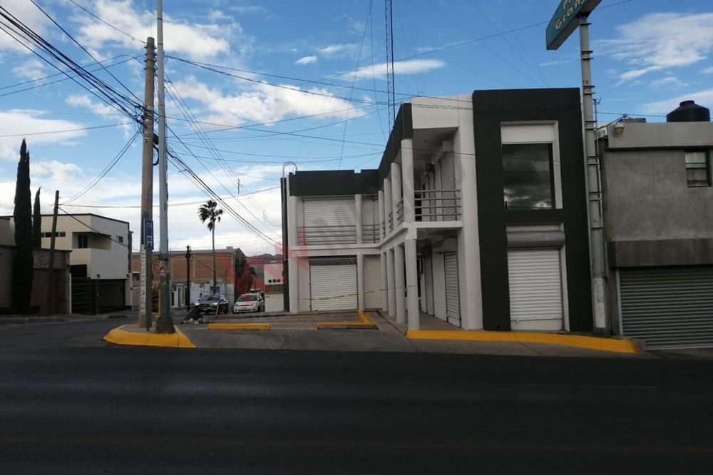 PLAZA COMERCIAL EN VENTA EN AV. JOSE MARIA IGLESIAS (COL. LOMAS VALLARTA) EN ESQUINA