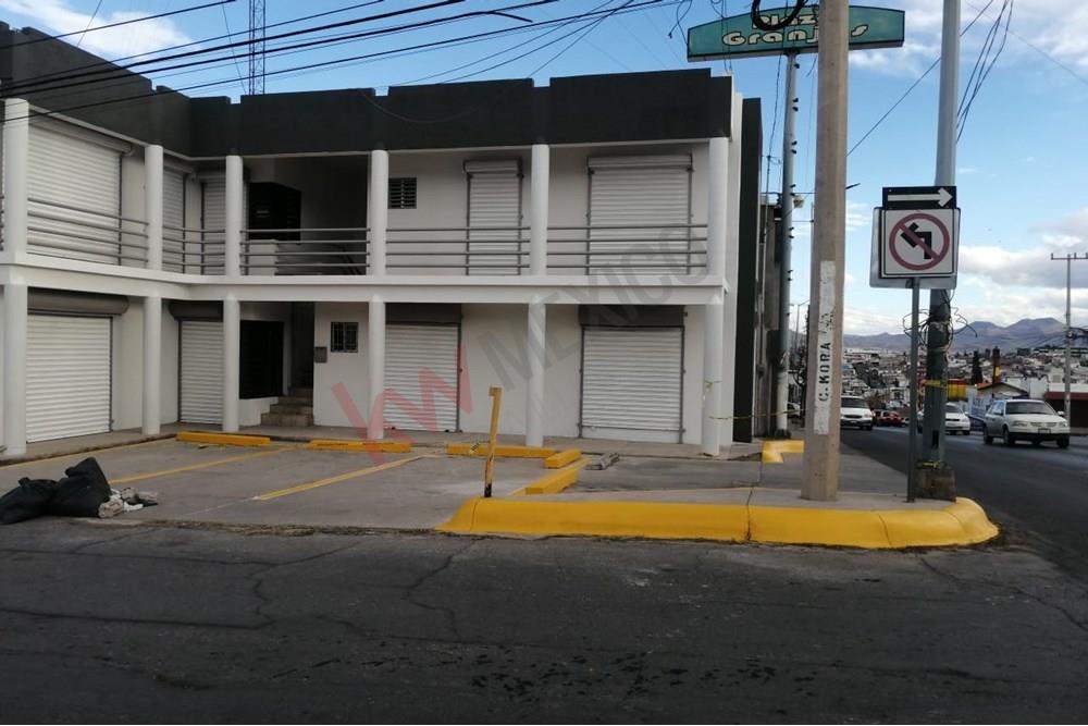 PLAZA COMERCIAL EN VENTA EN AV. JOSE MARIA IGLESIAS (COL. LOMAS VALLARTA) EN ESQUINA