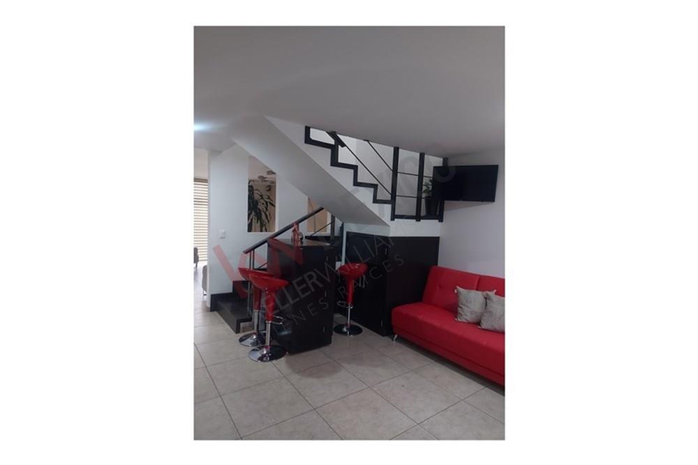 CASA EN VENTA EN CONDOMINIO CON TERRENO EXCEDENTE EN PUERTA REAL CORREGIDORA