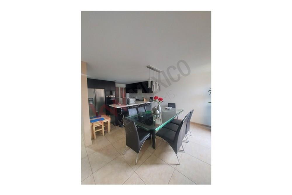 CASA EN VENTA EN CONDOMINIO CON TERRENO EXCEDENTE EN PUERTA REAL CORREGIDORA