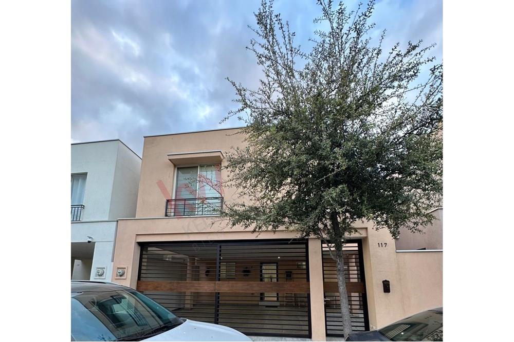 Casa amueblada en Renta en Colonia privada Bosque de Agua, en Apodaca Nuevo León