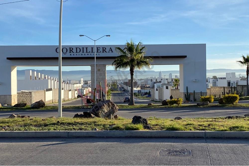 Casa en venta en el norte de Leon Guanajuato dentro de fraccionamiento  Cordillera