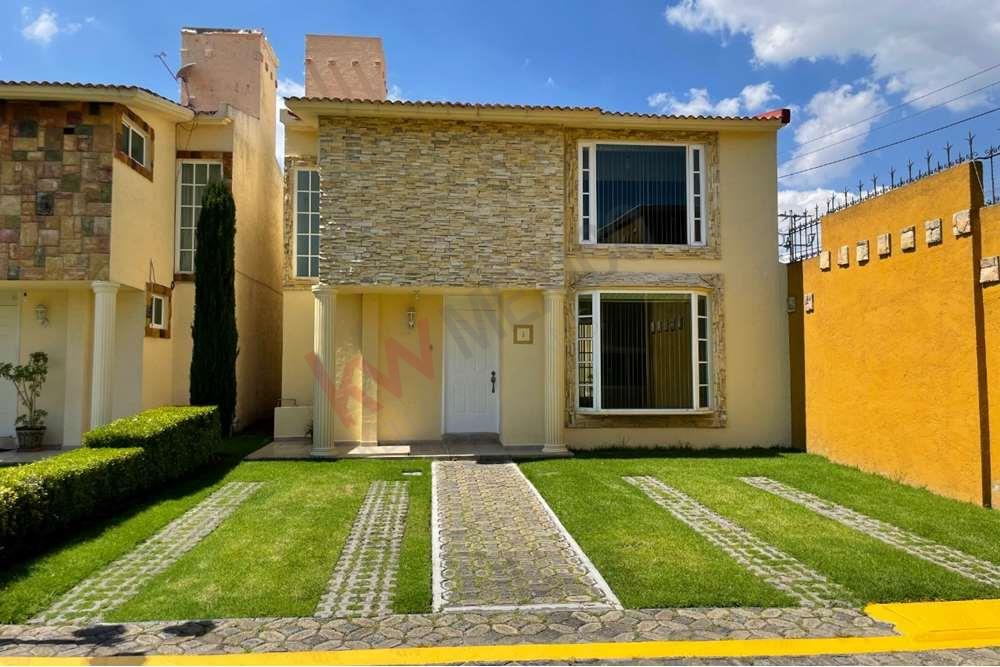 Casa en Venta en Toluca, sobre Calle Ceboruco.