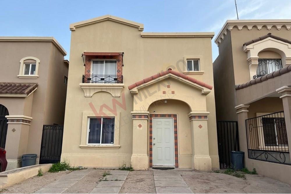 CASA EN VENTA EN MONTECARLO RESIDENCIAL!