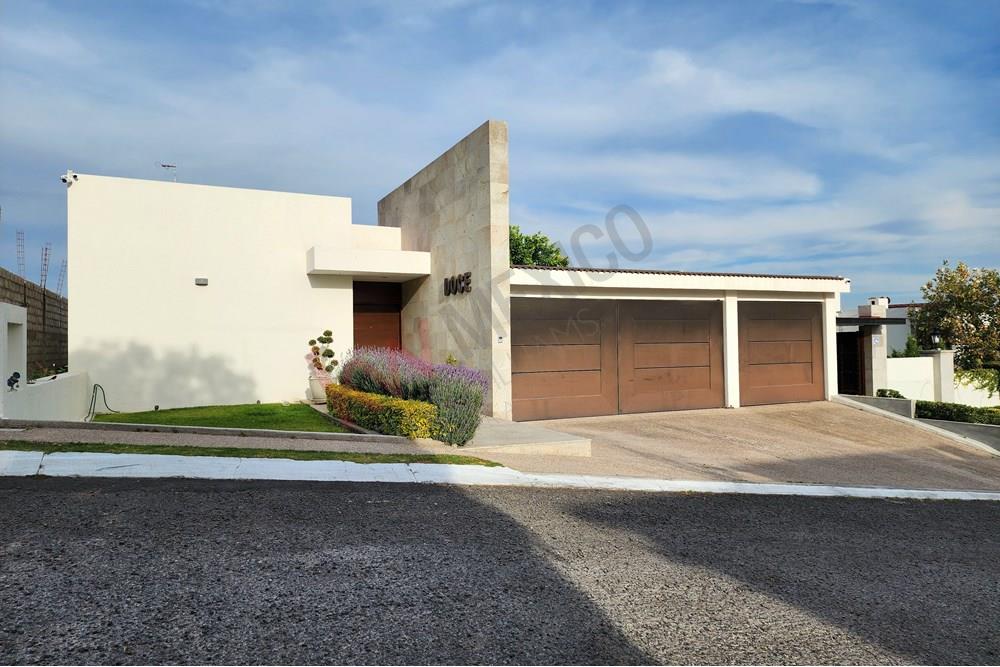 CASA AUTO SUSTENTABLE DE UN NIVEL, VISTA REAL RESIDENCIAL &amp; COUNTRY CLUB, QUERÉTARO!