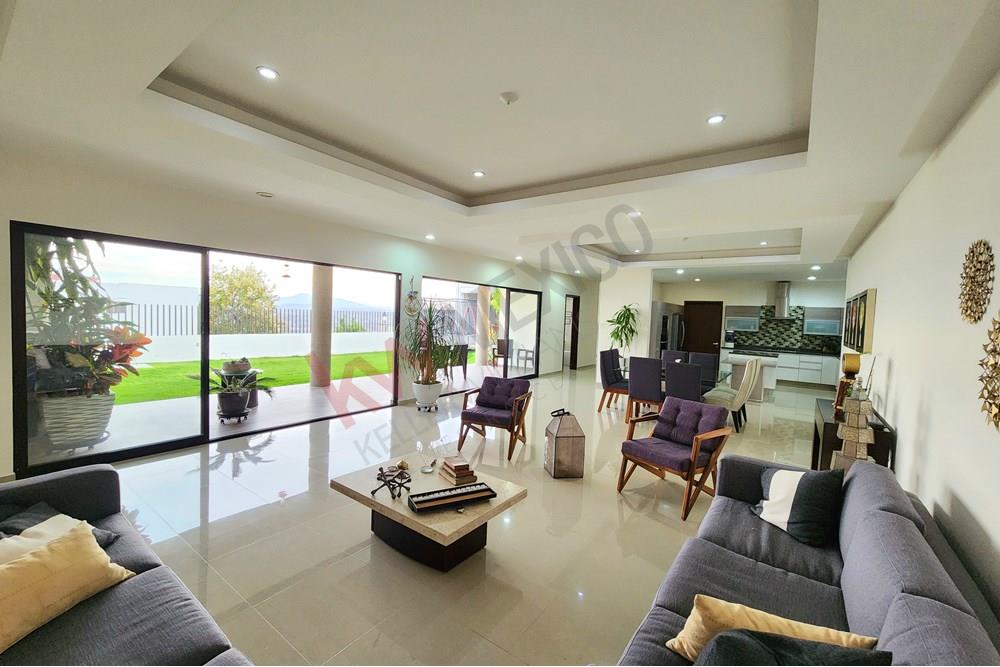 CASA AUTO SUSTENTABLE DE UN NIVEL, VISTA REAL RESIDENCIAL &amp; COUNTRY CLUB, QUERÉTARO!