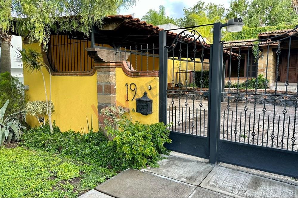 Increíble casa estilo colonial mexicano en Vista Rea, siéntete como de vacaciones
