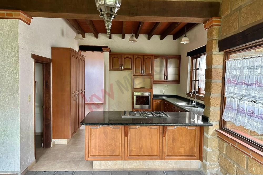 Increíble casa estilo colonial mexicano en Vista Rea, siéntete como de vacaciones