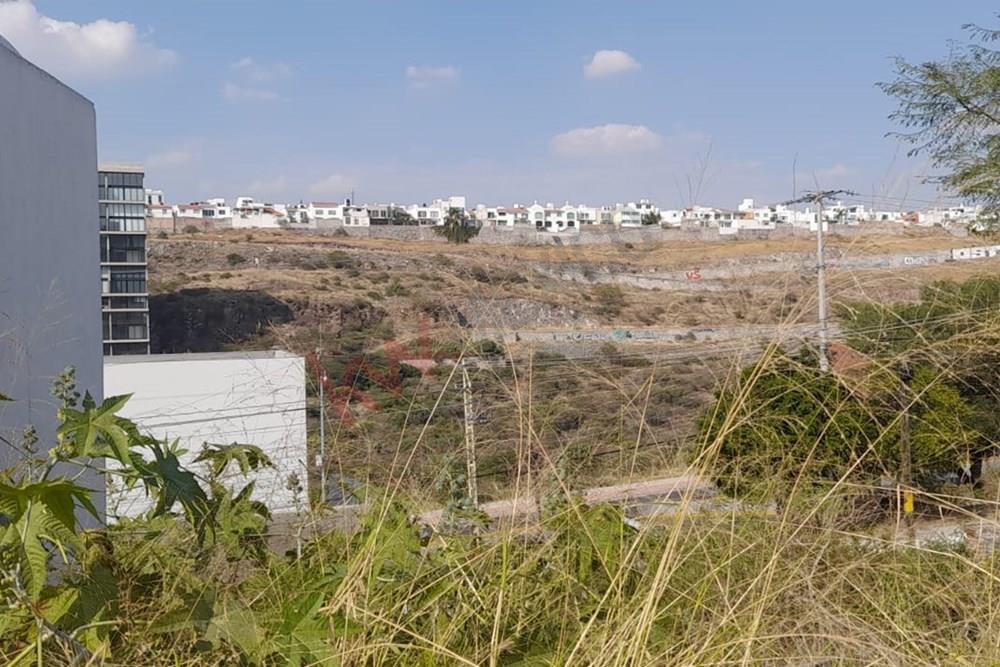 Venta de Terreno en Cuesta Bonita con una hermosa vista puedes construir la casa de tus sueños en un lugar tranquilo y seguro con todo cerca !!!!!!