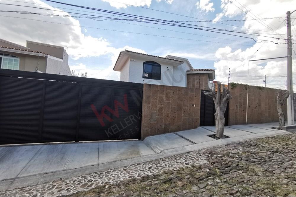 La tranquilidad y el confort que se merecen tú y tu familia - Exclusiva residencia en venta