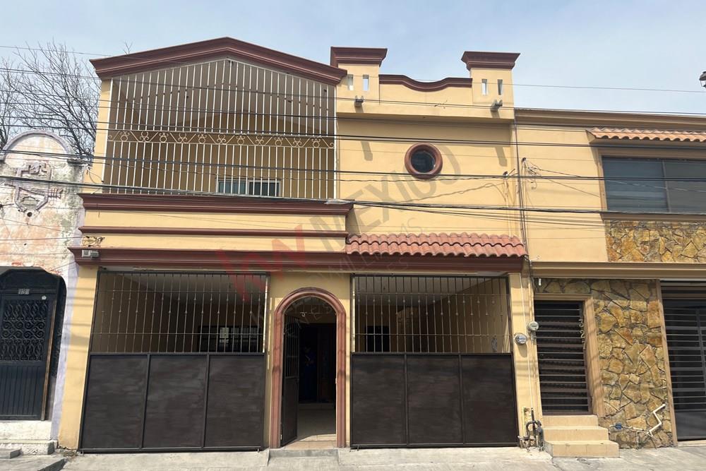 Casa en renta de 3 Recámaras con Patio, Alberca y Jacuzzi en el Centro de Guadalupe, Nuevo León